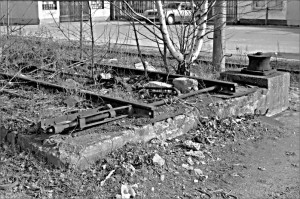 Kombinierter Verkehr in den Dreißiger Jahren: Rampe4 zum Verladen eines Güterwagens auf einen Straßenroller (2014 abgerissen)