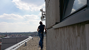 WLAN-Antennenanlage auf dem GSZM Hochhausdach, Foto: Thomas Osterried 